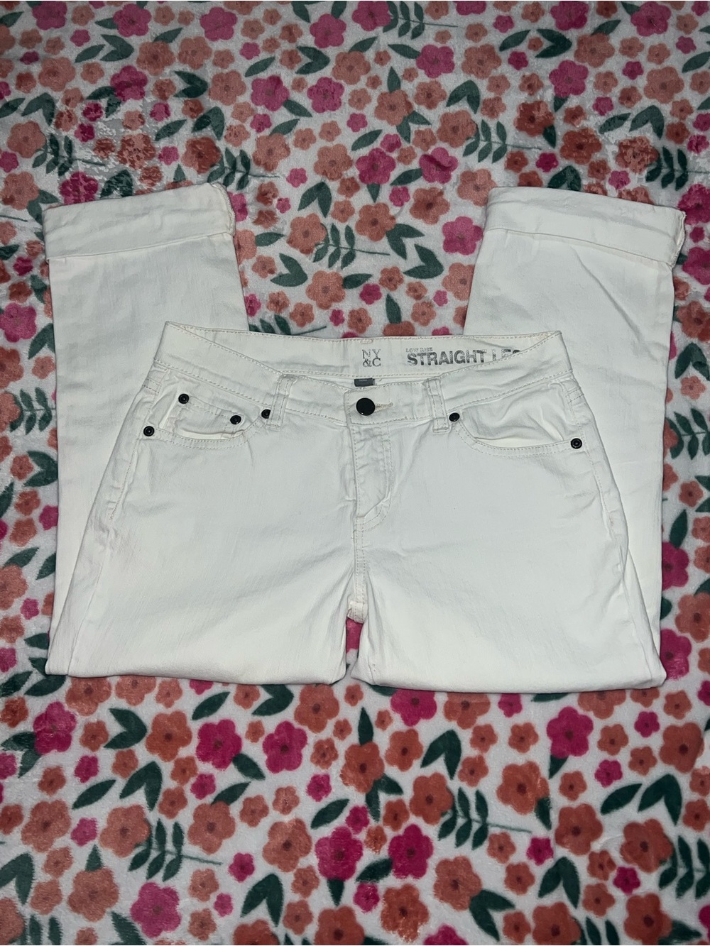y2k style New York & Company White Capris with detailed back pocket